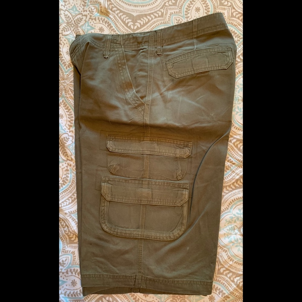 Lee Olive cargo shorts size 18